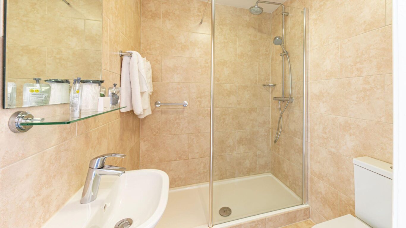 Small Double Room Bathroom