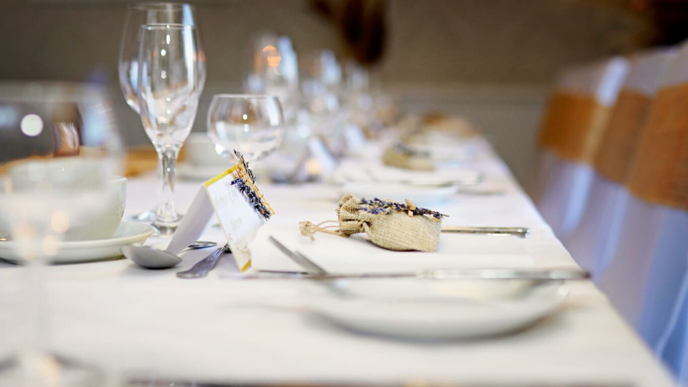 Wedding-Table-Setting-The-Beaches-Hotel-a603A0933