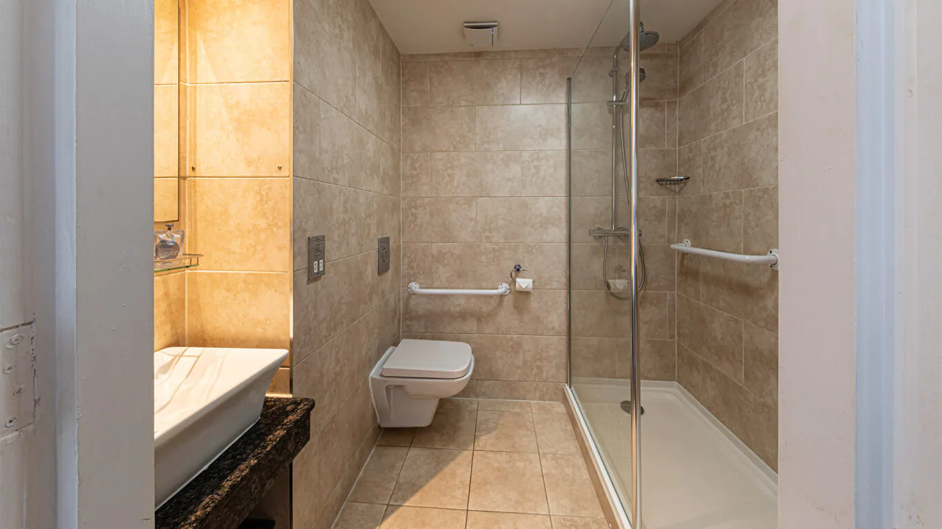 Superior-Seaview-Double-216-Bathroom