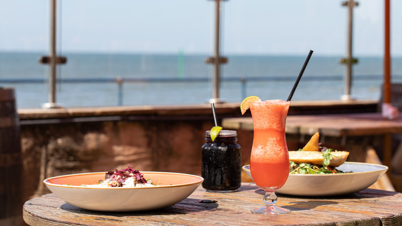 Terraced-Dining-and-Cocktails-Beaches