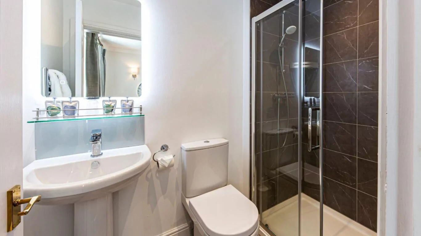 2. New Bathroom SV DBL & Sup Dbl & SUP FAM & FAM Beaches