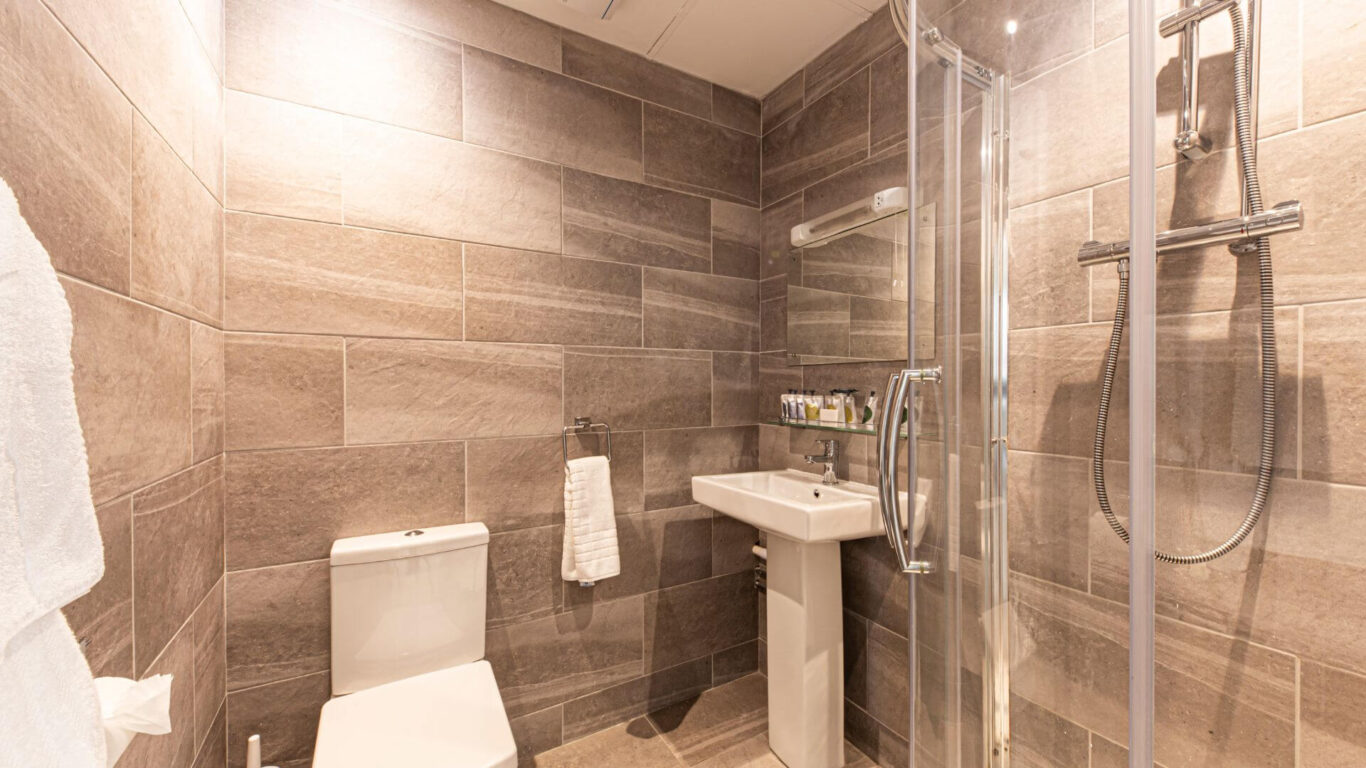 3. Single & Sup DBL Bathroom Beaches