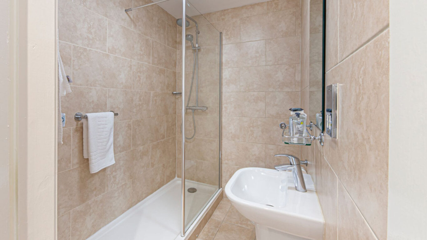 4. TW & SV TW Bathroom Beaches Hotel