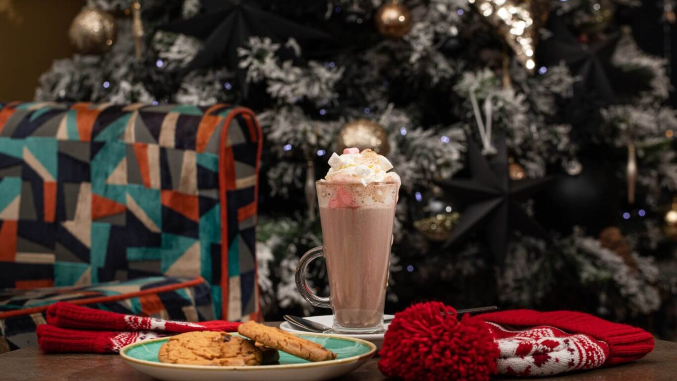 hot choc and cookies