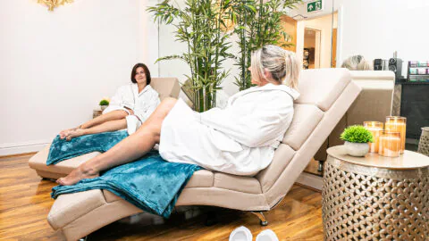 Guests-Relaxing-in-the-Relaxation-Room